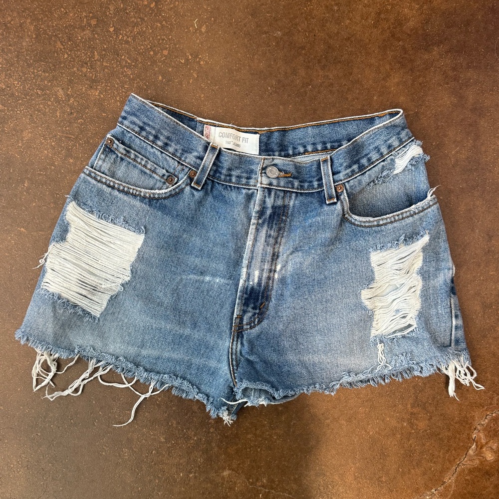 Levi’s | Women’s 560 comfort fit denim cutoff shorts - W34 L30